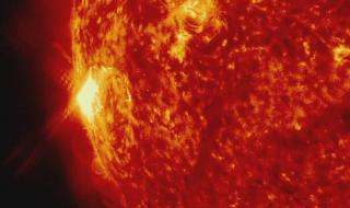 太阳爆近年最强耀斑